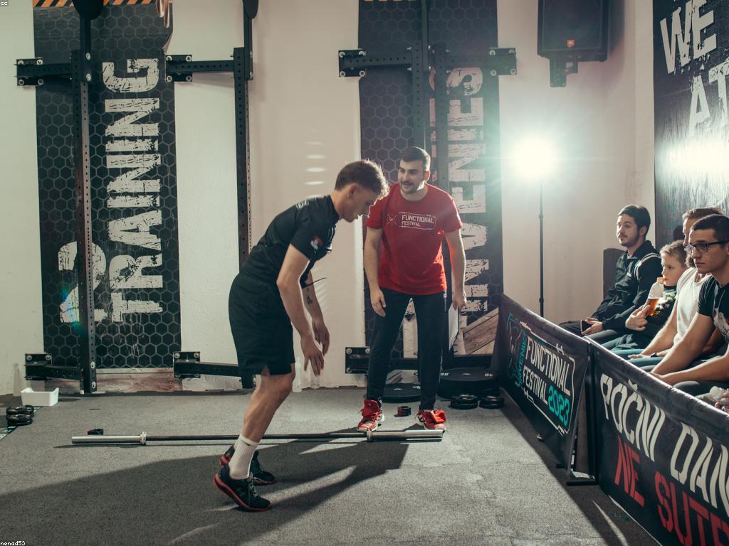 យុទ្ធសាស្ត្រលេង៖ ការលេងដោយប្រើប្រាស់អត្ថបទសំខាន់និងការពង្រឹងសមត្ថភាព